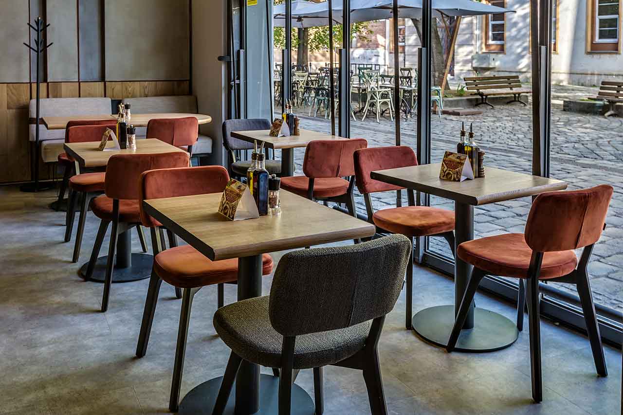 Achiziția mobilierului pentru restaurant